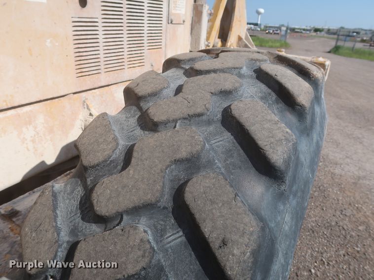 image for item DJ1834 1998 Caterpillar 140H  motor grader