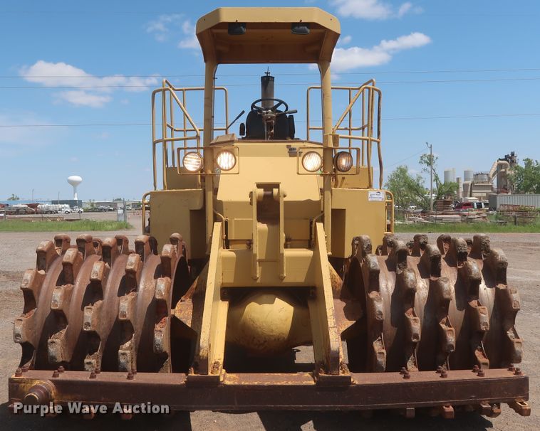 image for item DJ1835 1989 Caterpillar 815B  soil compactor
