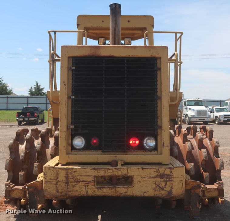 image for item DJ1835 1989 Caterpillar 815B  soil compactor