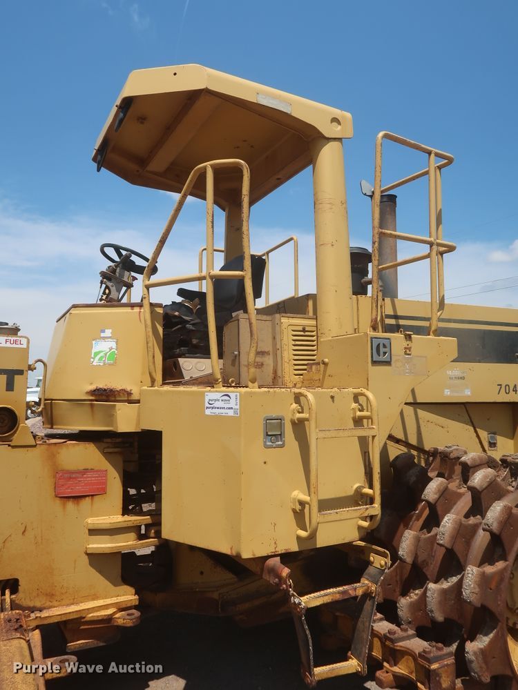 image for item DJ1835 1989 Caterpillar 815B  soil compactor