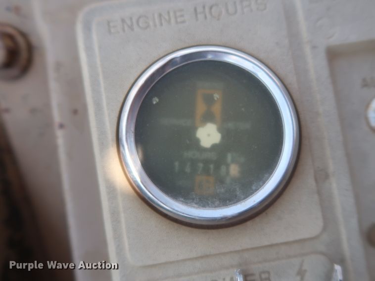 image for item DJ1835 1989 Caterpillar 815B  soil compactor