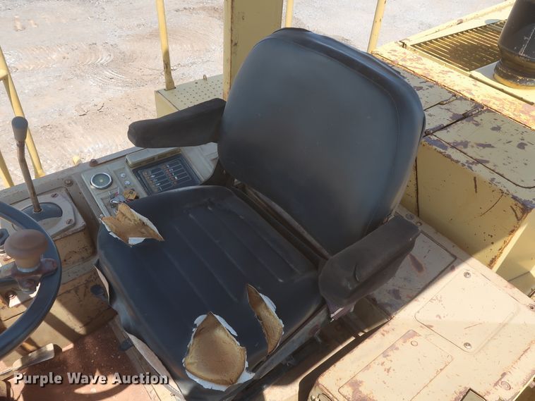 image for item DJ1835 1989 Caterpillar 815B  soil compactor