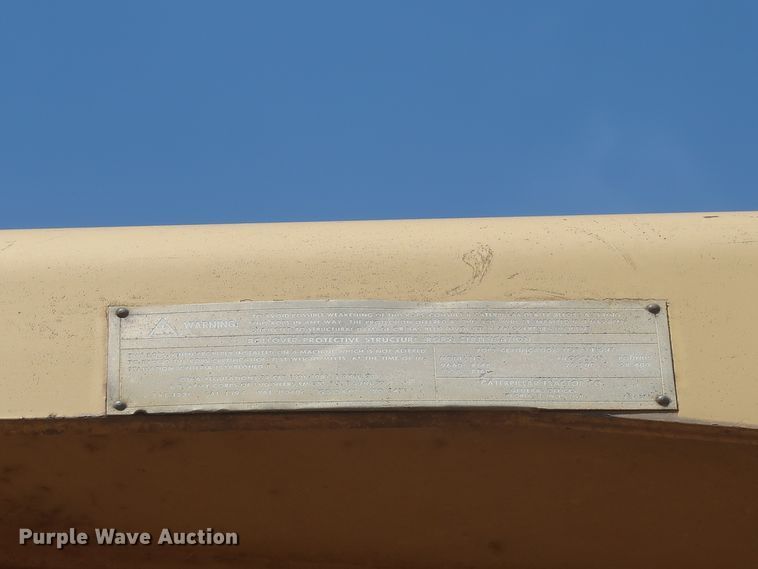 image for item DJ1835 1989 Caterpillar 815B  soil compactor