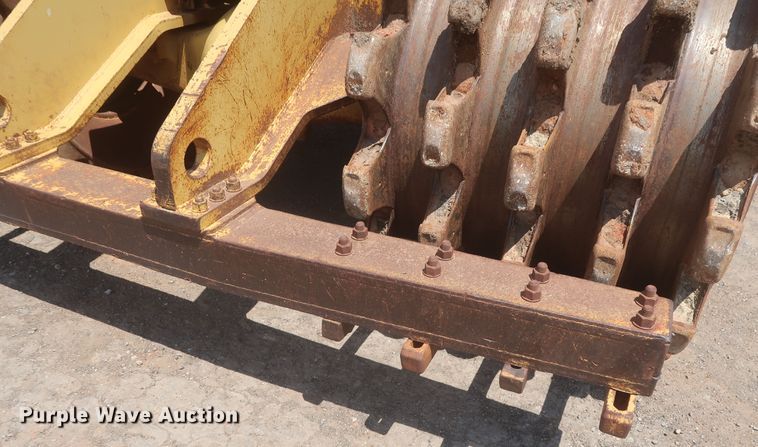 image for item DJ1835 1989 Caterpillar 815B  soil compactor