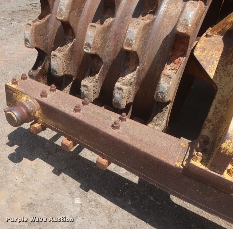 image for item DJ1835 1989 Caterpillar 815B  soil compactor