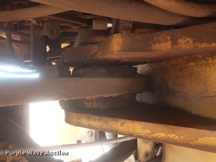 image for item DJ1835 1989 Caterpillar 815B  soil compactor