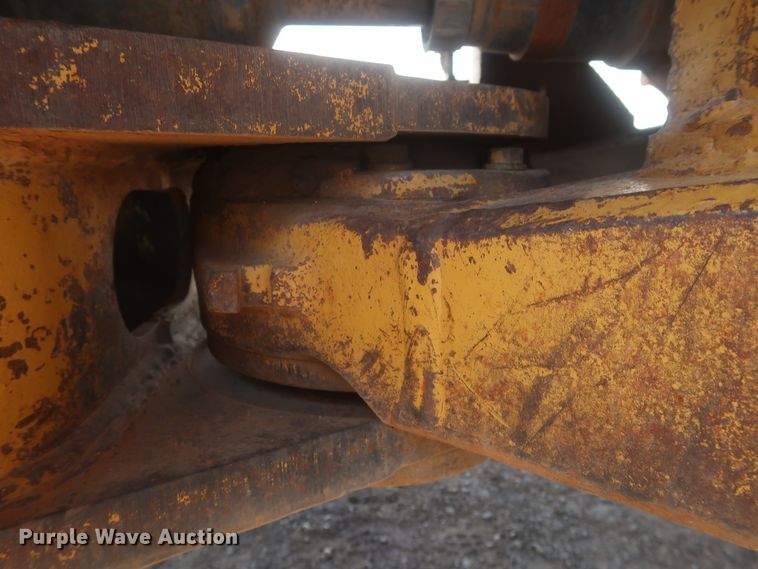 image for item DJ1835 1989 Caterpillar 815B  soil compactor