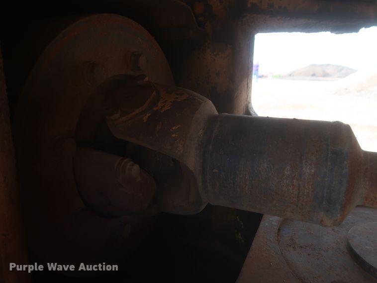 image for item DJ1835 1989 Caterpillar 815B  soil compactor