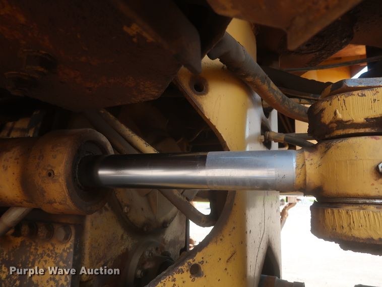 image for item DJ1835 1989 Caterpillar 815B  soil compactor