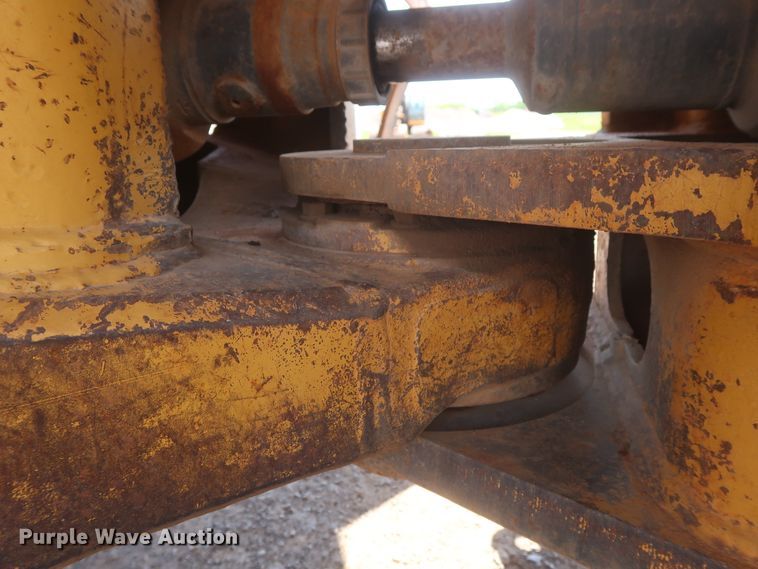 image for item DJ1835 1989 Caterpillar 815B  soil compactor