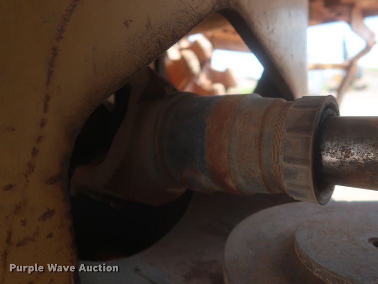 image for item DJ1835 1989 Caterpillar 815B  soil compactor