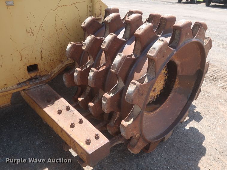 image for item DJ1835 1989 Caterpillar 815B  soil compactor