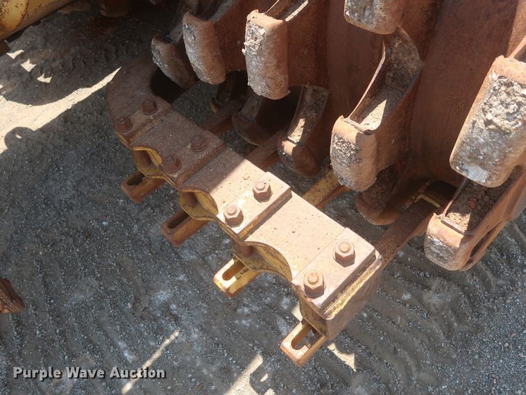 image for item DJ1835 1989 Caterpillar 815B  soil compactor