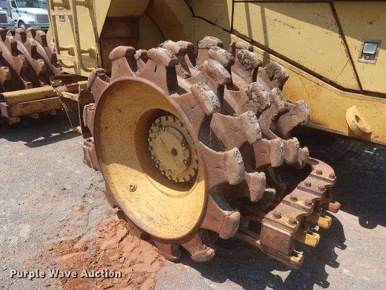 image for item DJ1835 1989 Caterpillar 815B  soil compactor