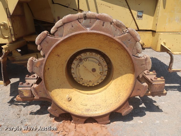 image for item DJ1835 1989 Caterpillar 815B  soil compactor