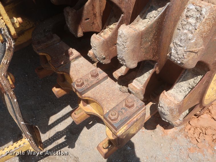 image for item DJ1835 1989 Caterpillar 815B  soil compactor