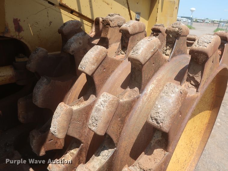 image for item DJ1835 1989 Caterpillar 815B  soil compactor