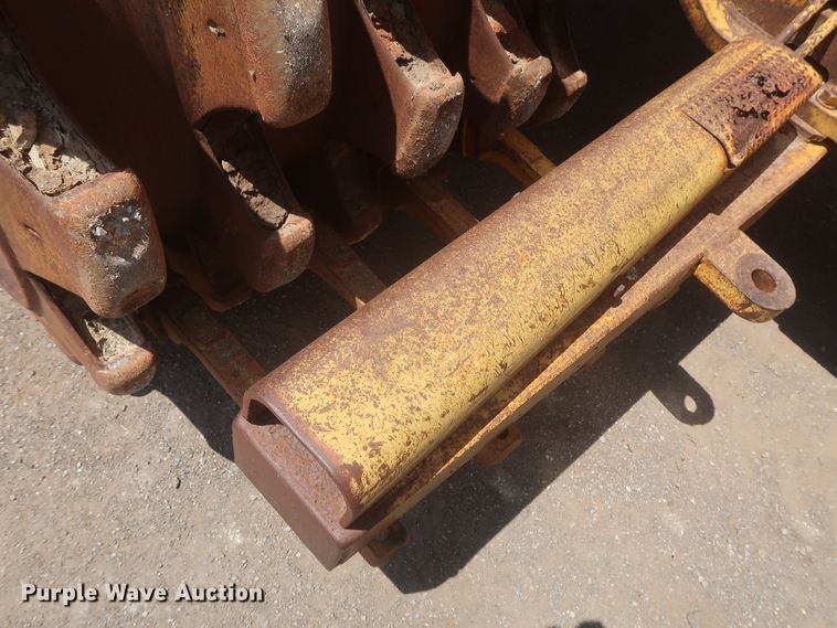 image for item DJ1835 1989 Caterpillar 815B  soil compactor