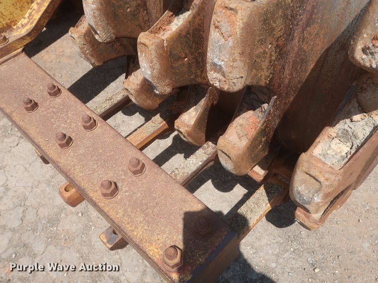 image for item DJ1835 1989 Caterpillar 815B  soil compactor