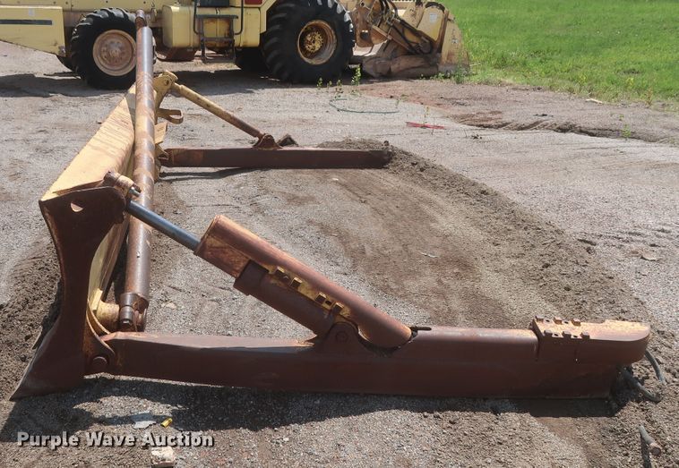 image for item DJ1835 1989 Caterpillar 815B  soil compactor