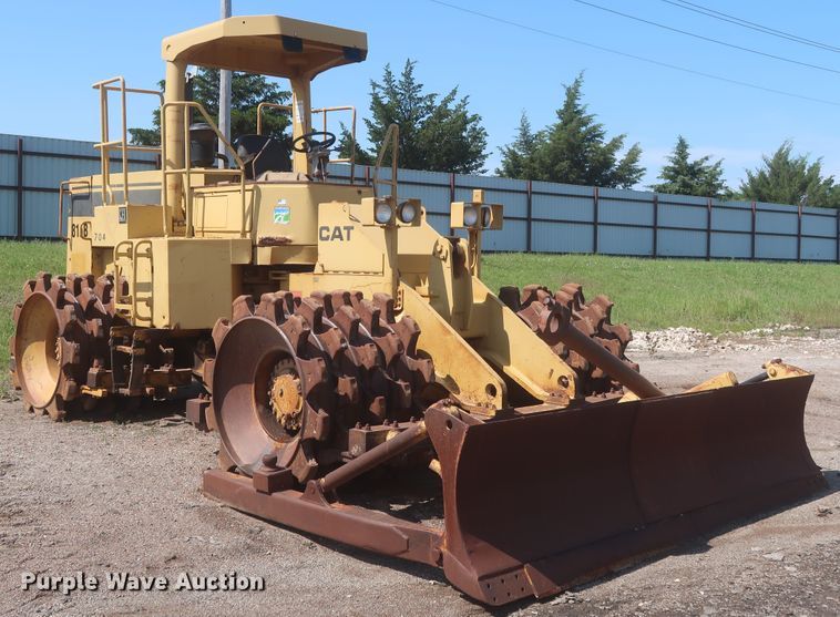 image for item DJ1835 1989 Caterpillar 815B  soil compactor
