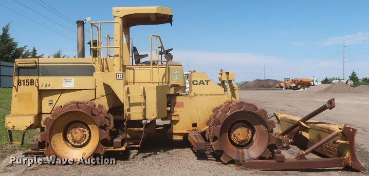 image for item DJ1835 1989 Caterpillar 815B  soil compactor
