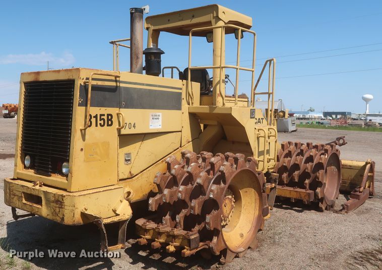 image for item DJ1835 1989 Caterpillar 815B  soil compactor