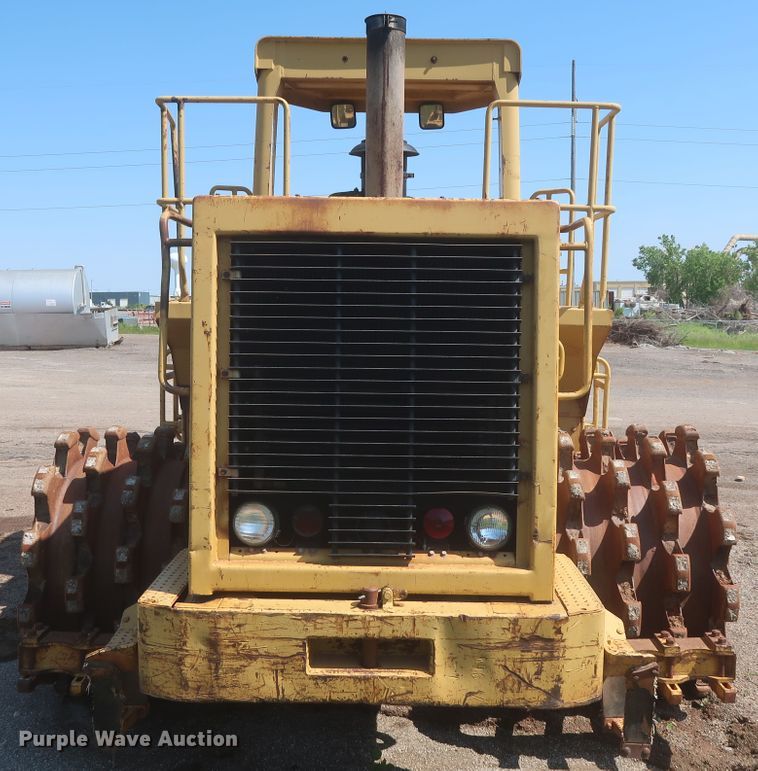 image for item DJ1835 1989 Caterpillar 815B  soil compactor
