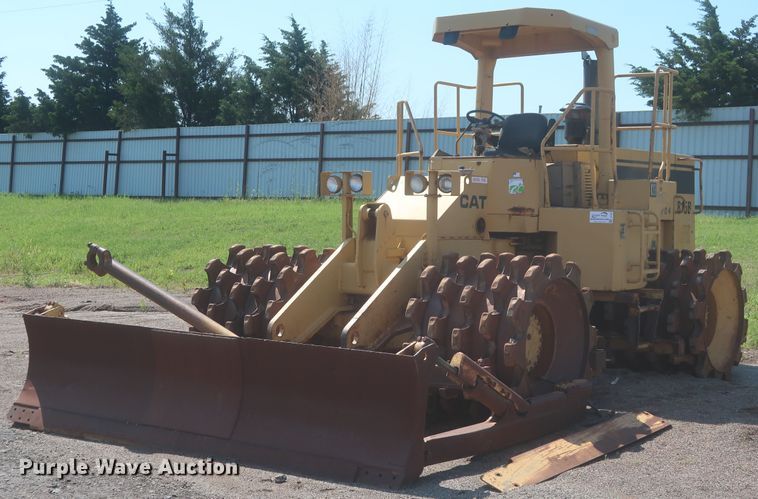 image for item DJ1835 1989 Caterpillar 815B  soil compactor