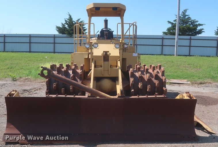 image for item DJ1835 1989 Caterpillar 815B  soil compactor