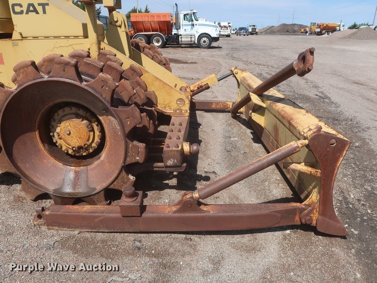 image for item DJ1835 1989 Caterpillar 815B  soil compactor