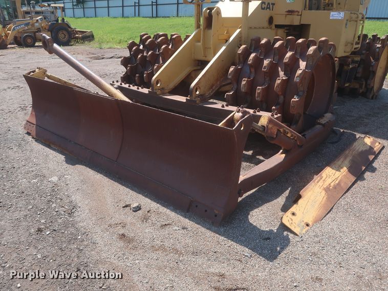 image for item DJ1835 1989 Caterpillar 815B  soil compactor