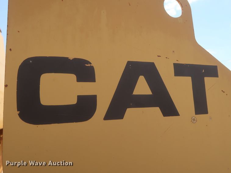 image for item DJ1835 1989 Caterpillar 815B  soil compactor