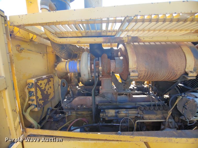 image for item DJ1835 1989 Caterpillar 815B  soil compactor