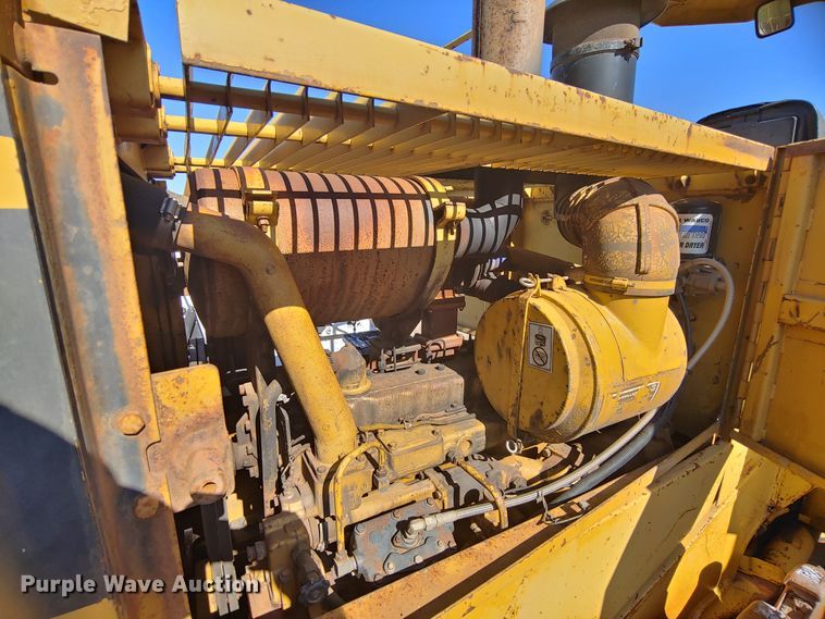 image for item DJ1835 1989 Caterpillar 815B  soil compactor