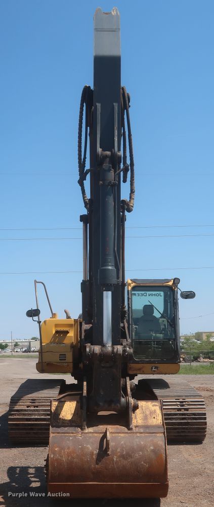 image for item DJ1904 2007 John Deere 240DLC  excavator