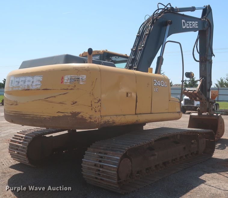 image for item DJ1904 2007 John Deere 240DLC  excavator