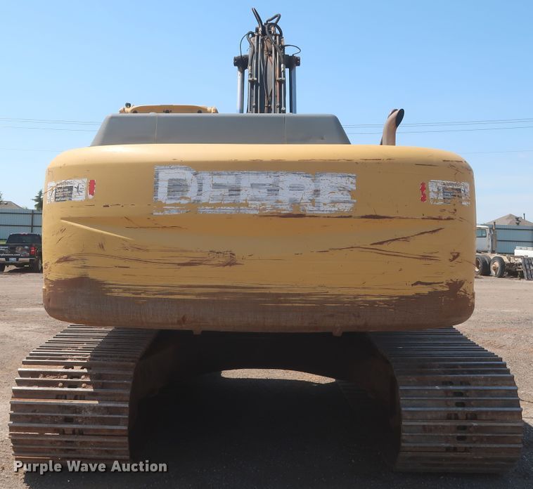 image for item DJ1904 2007 John Deere 240DLC  excavator