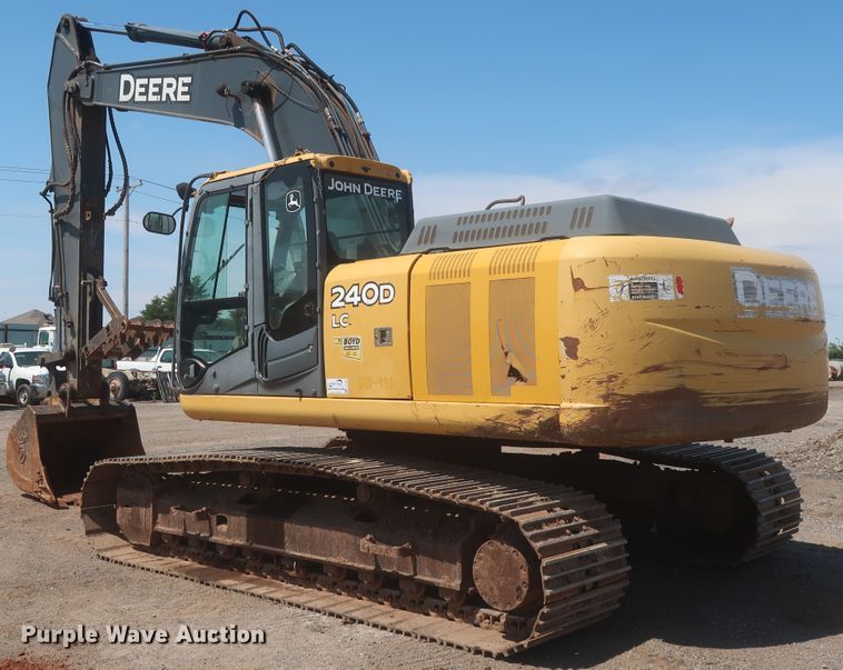 image for item DJ1904 2007 John Deere 240DLC  excavator