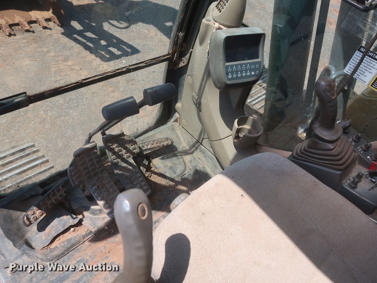 image for item DJ1904 2007 John Deere 240DLC  excavator