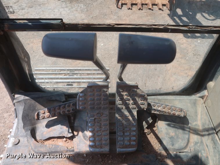 image for item DJ1904 2007 John Deere 240DLC  excavator