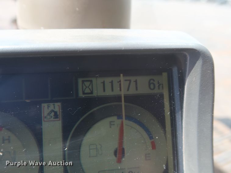 image for item DJ1904 2007 John Deere 240DLC  excavator