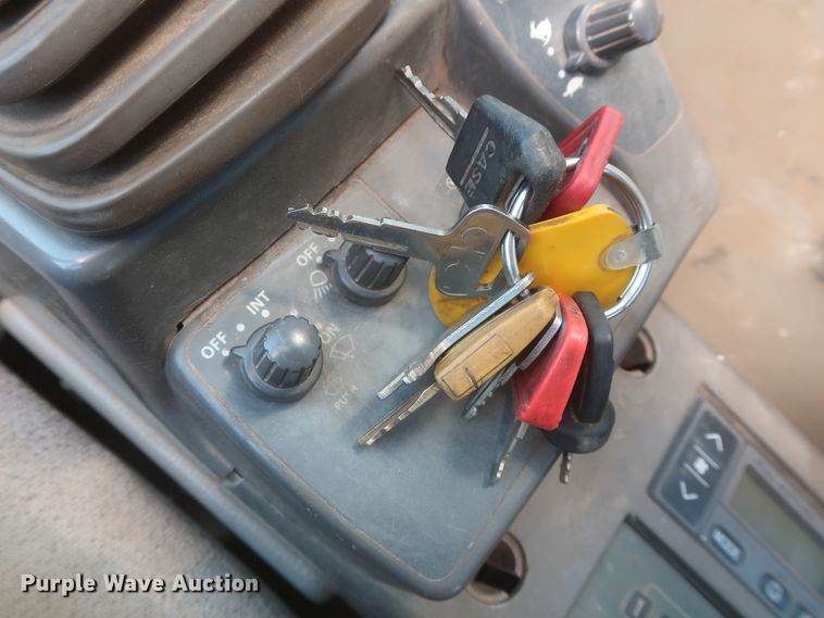 image for item DJ1904 2007 John Deere 240DLC  excavator