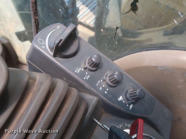 image for item DJ1904 2007 John Deere 240DLC  excavator