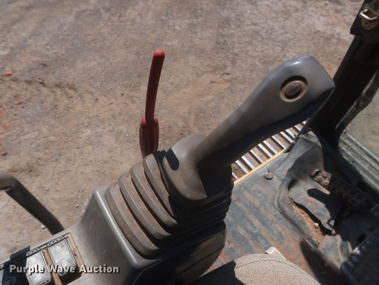 image for item DJ1904 2007 John Deere 240DLC  excavator