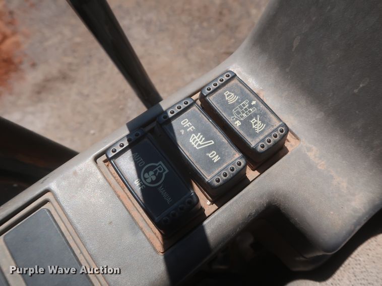 image for item DJ1904 2007 John Deere 240DLC  excavator