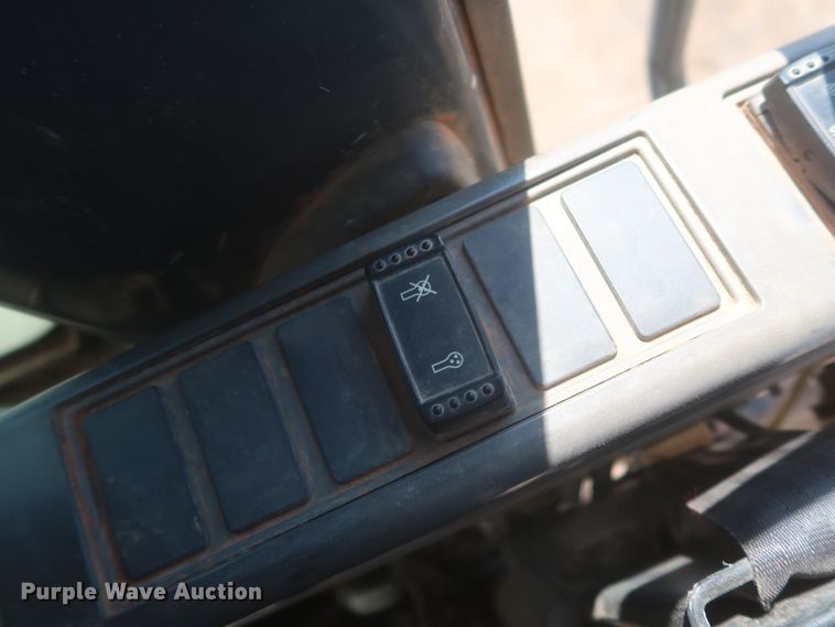 image for item DJ1904 2007 John Deere 240DLC  excavator