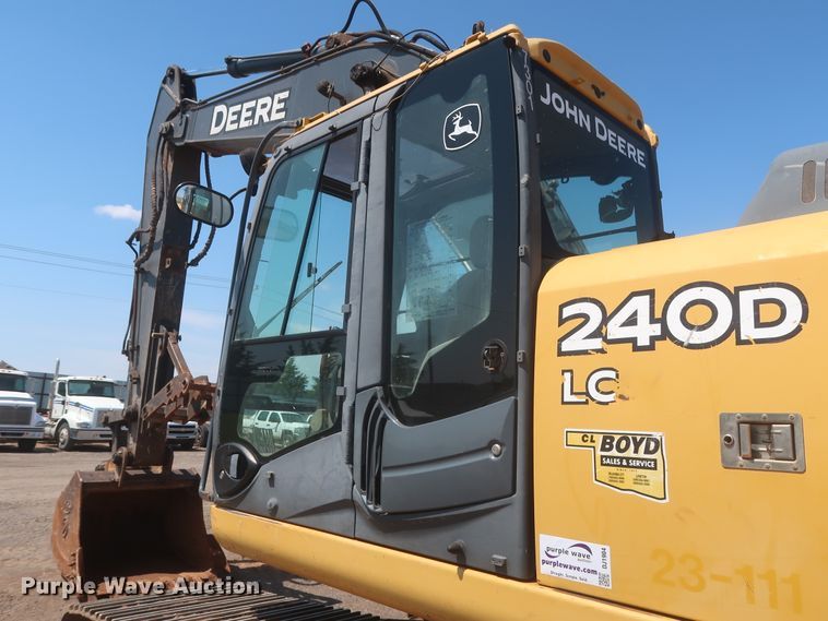 image for item DJ1904 2007 John Deere 240DLC  excavator