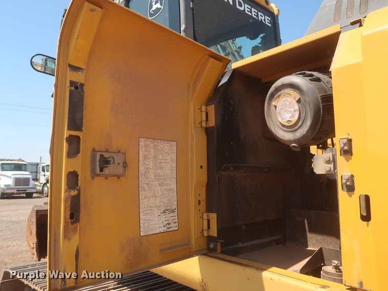 image for item DJ1904 2007 John Deere 240DLC  excavator