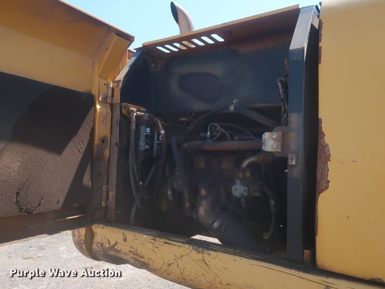 image for item DJ1904 2007 John Deere 240DLC  excavator